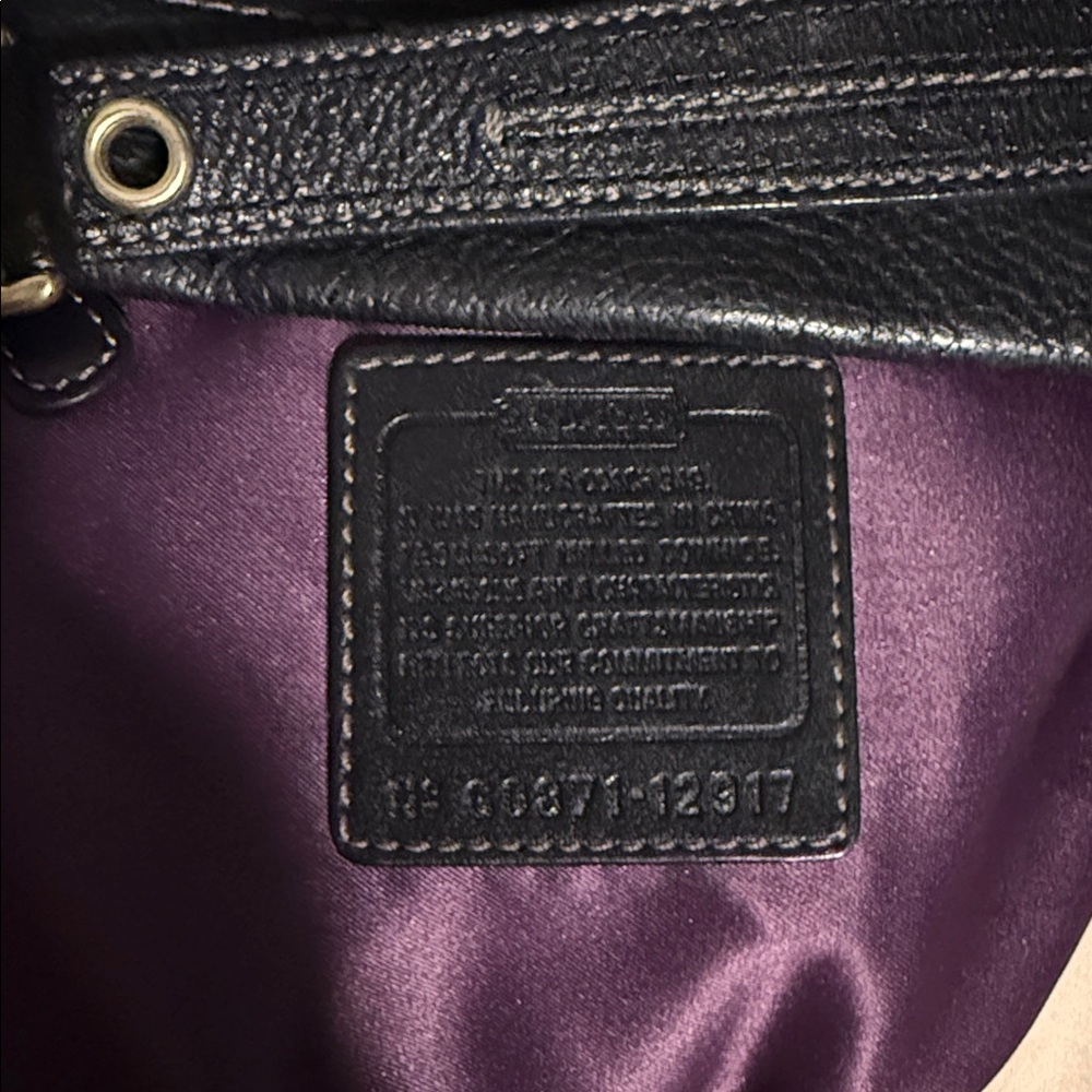 Coach Hamptons Shoulder Bag - Picture 3 of 8
